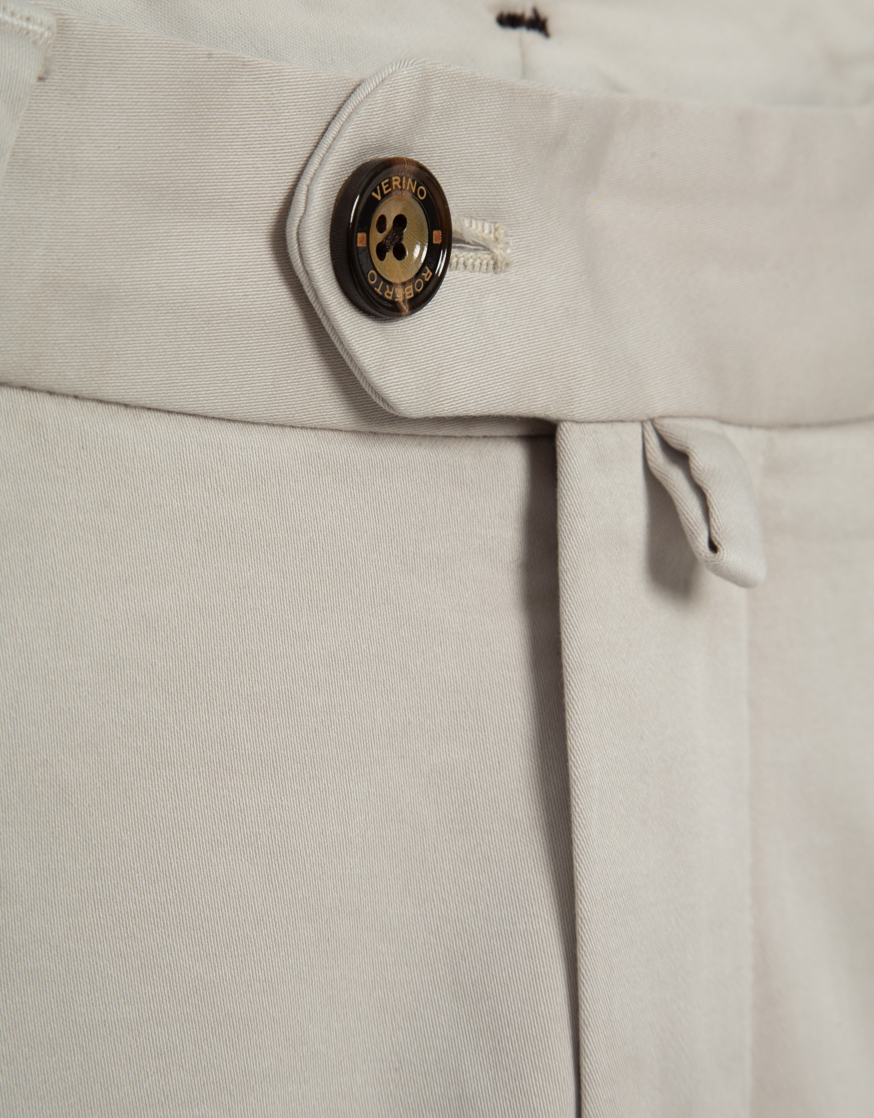 Regular beige dyed cotton chinos - Man - SS2025 | Roberto Verino