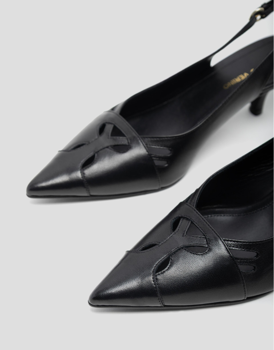 Zapato salón destalonado piel negra con cortes