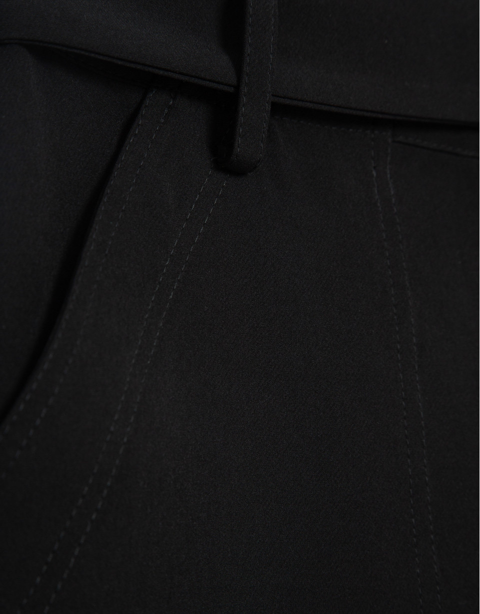 Pantalón ancho fluido twill negro con cinturón | Roberto Verino