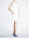 Vestido recto de algodón crudo con vivos. 