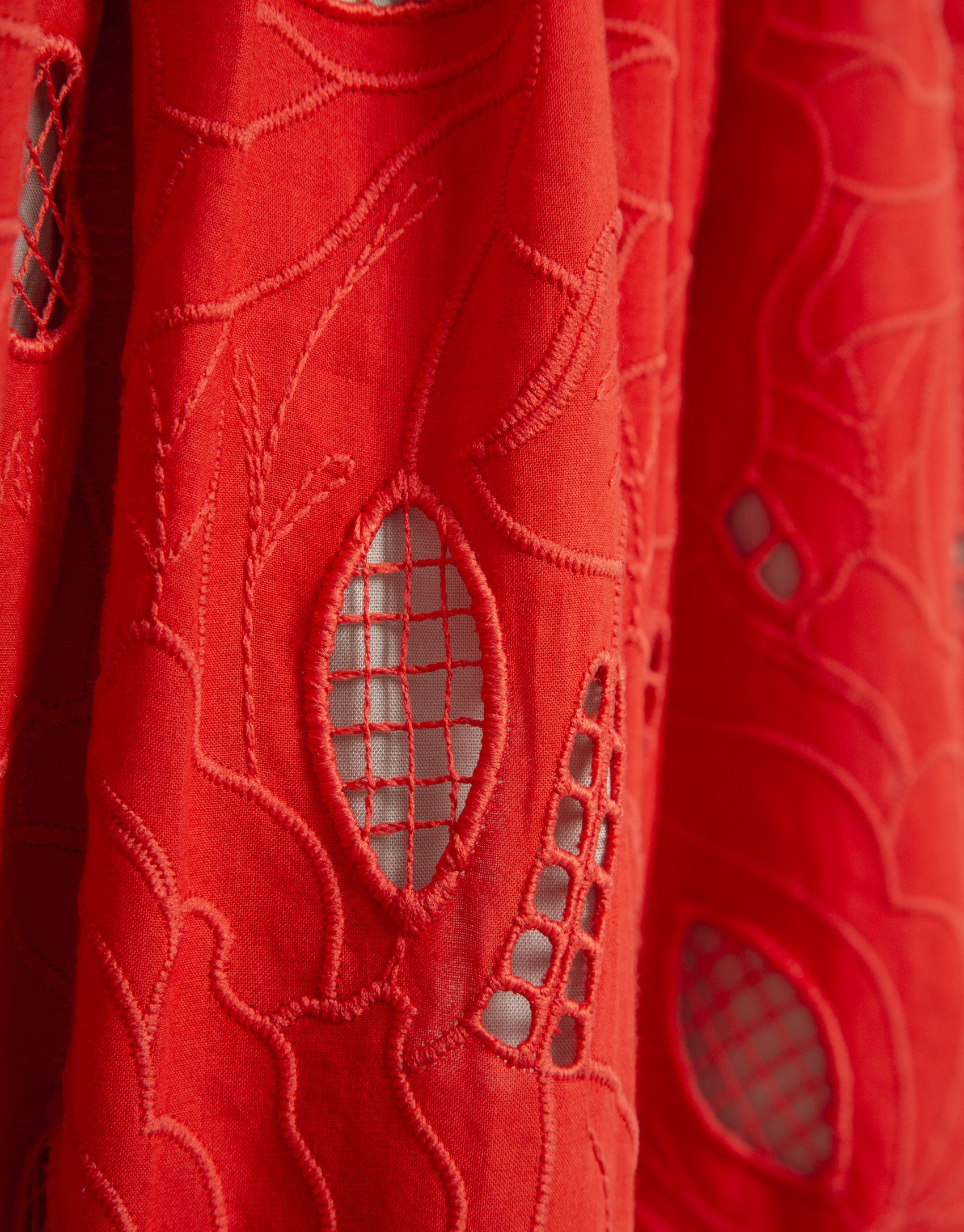 Midi sleeveless dress with red Swiss embroidery | Roberto Verino