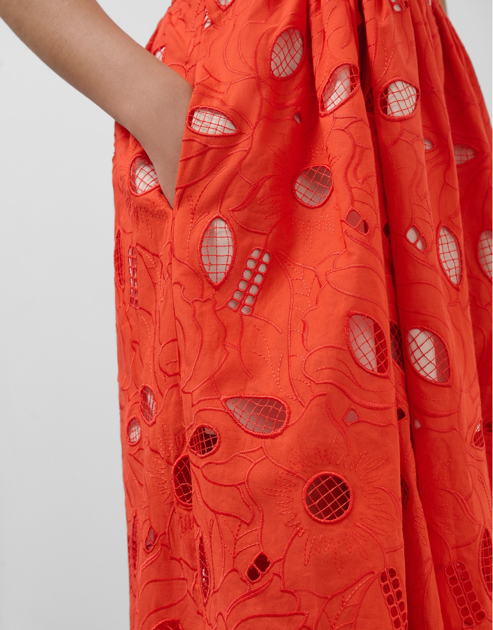 Midi sleeveless dress with red Swiss embroidery | Roberto Verino
