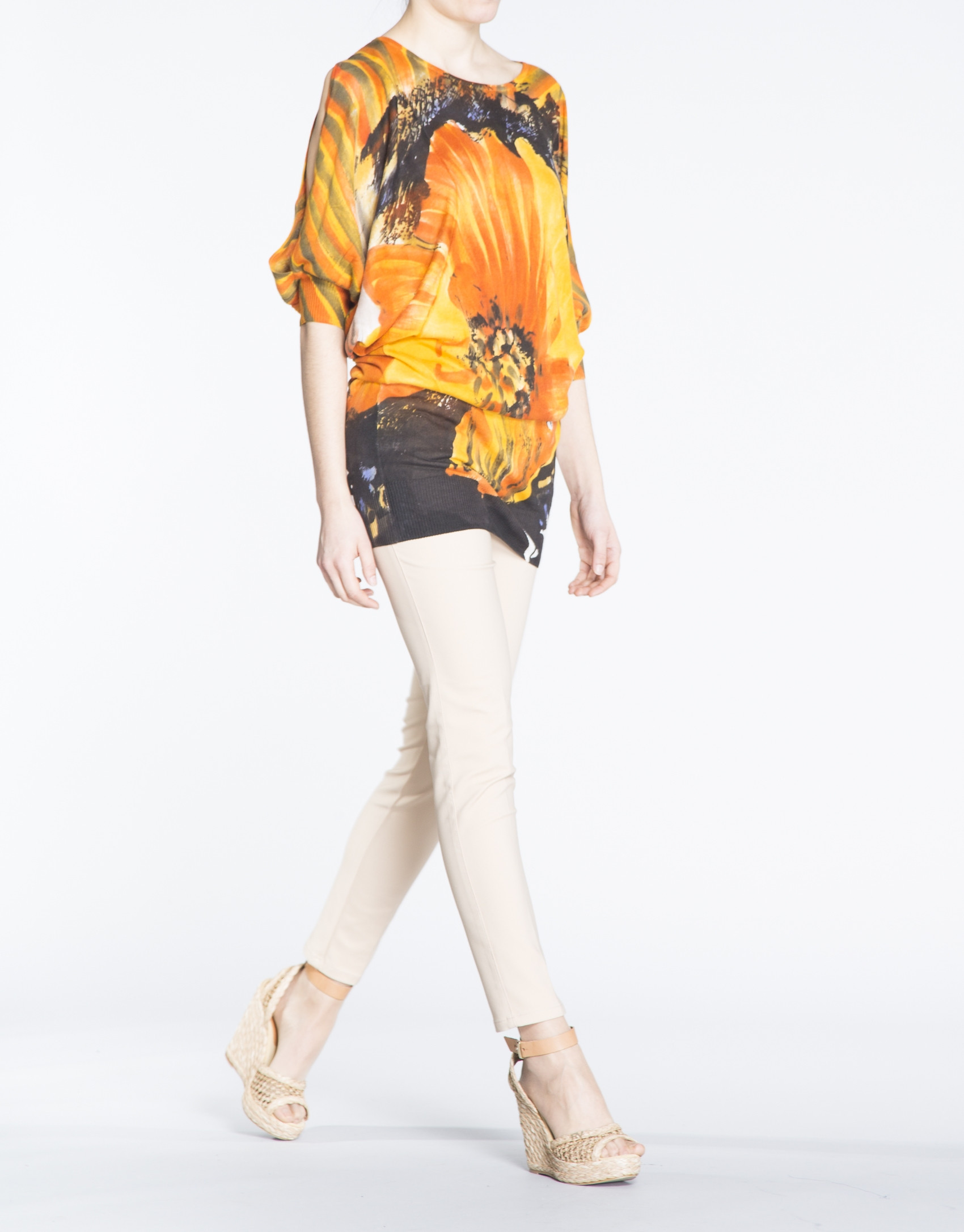 Jersey largo manga murciélago estampado floral.
