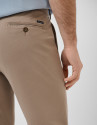 Mink-coloured dyed chino trousers - Gift Guide | Roberto Verino