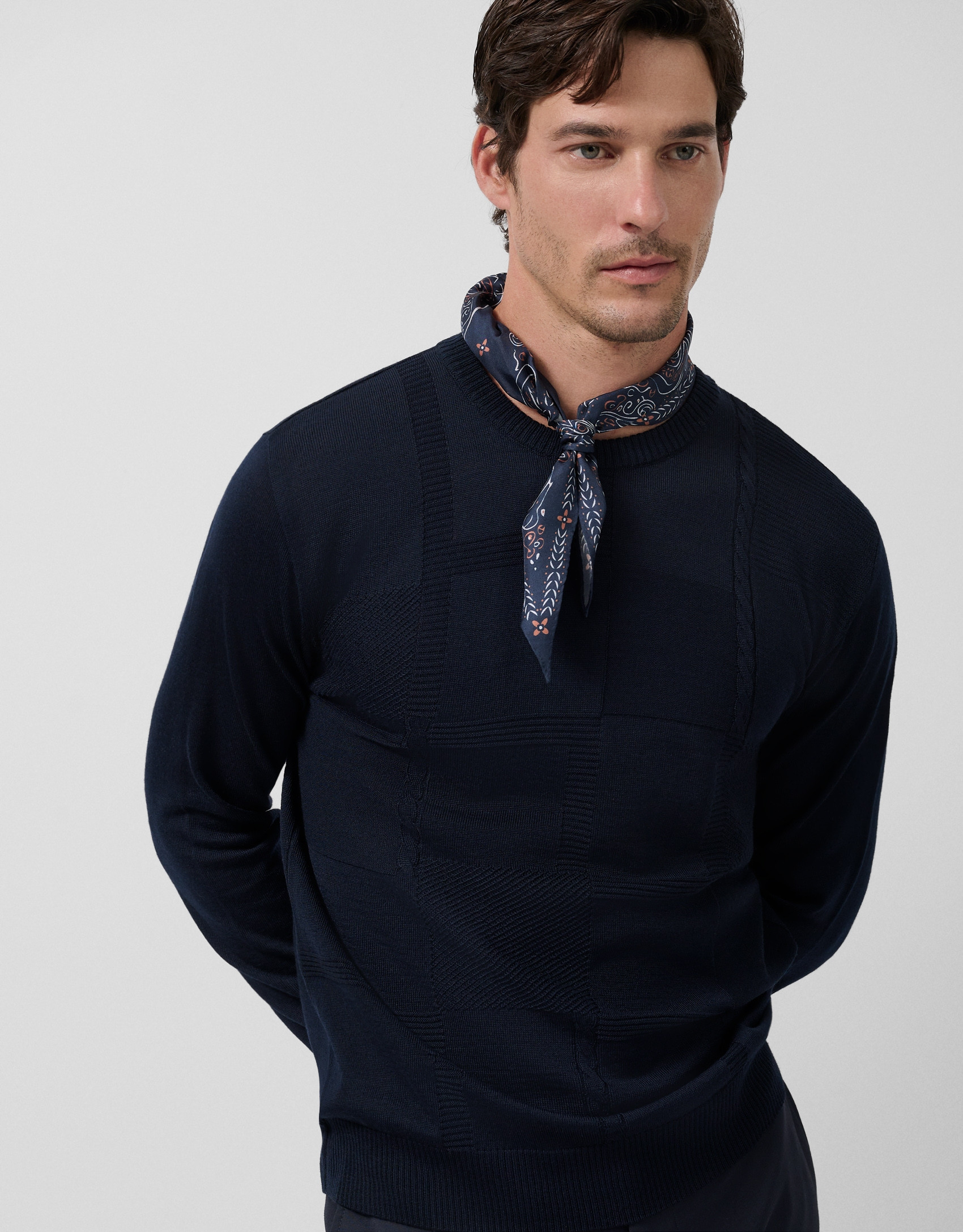 Navy wool sweater with pattern on the front | Roberto Verino