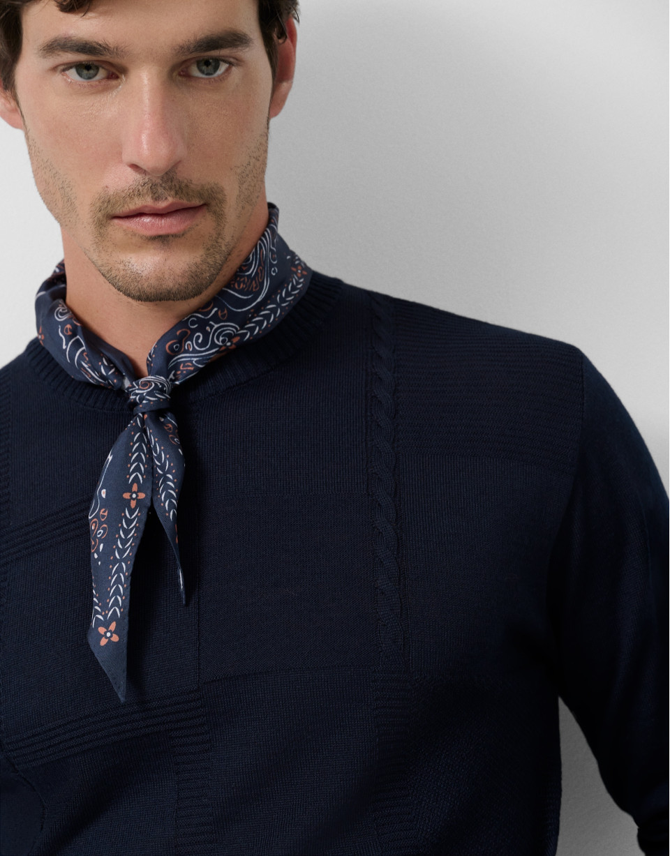 Navy wool sweater with pattern on the front | Roberto Verino