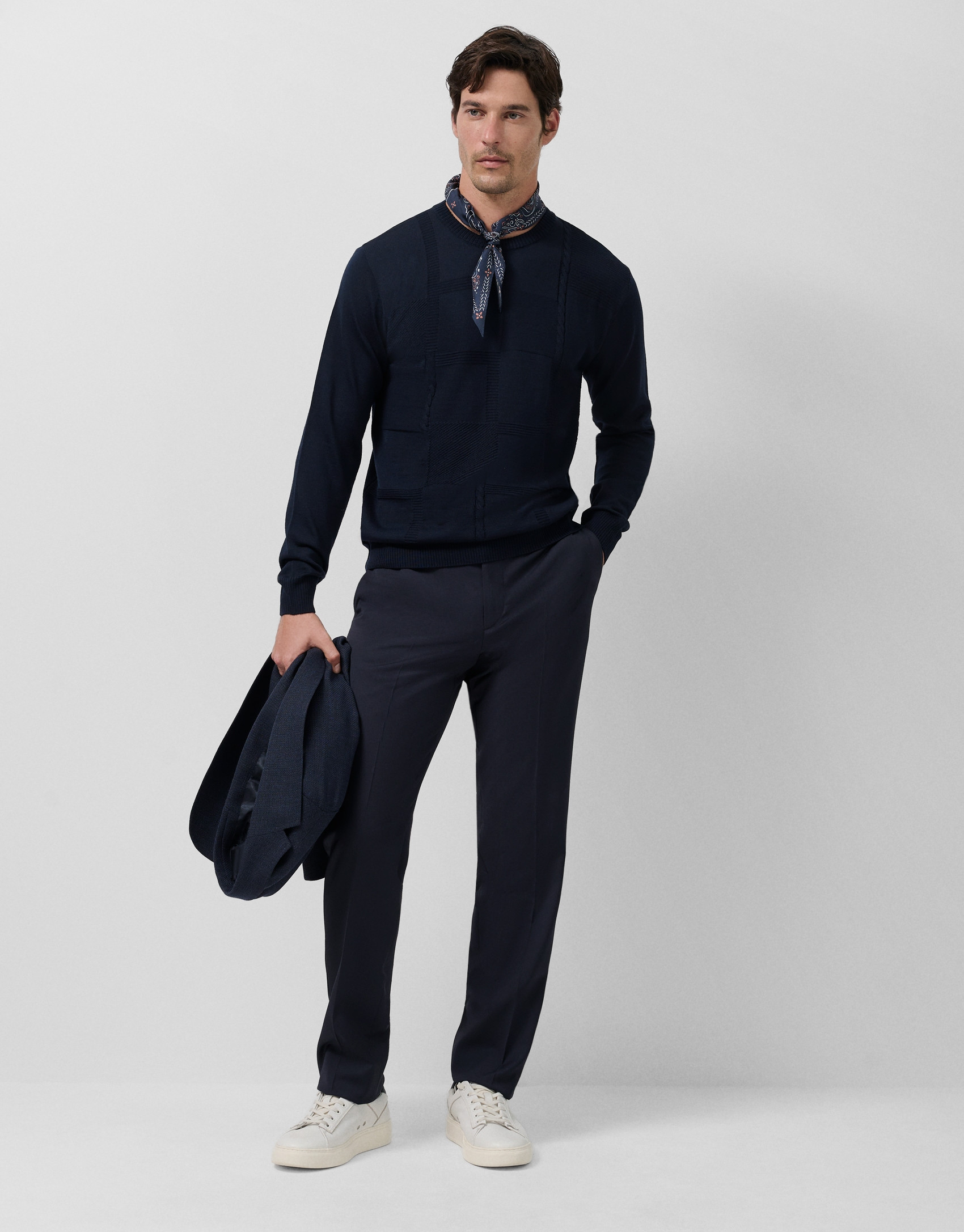 Navy wool sweater with pattern on the front | Roberto Verino