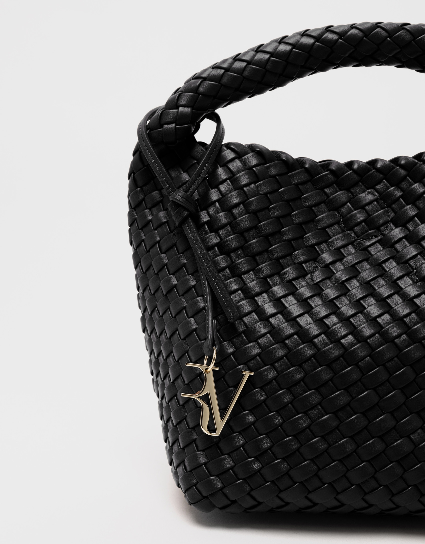 Bolso de mano Paula Hobo Midi piel trenzada negra