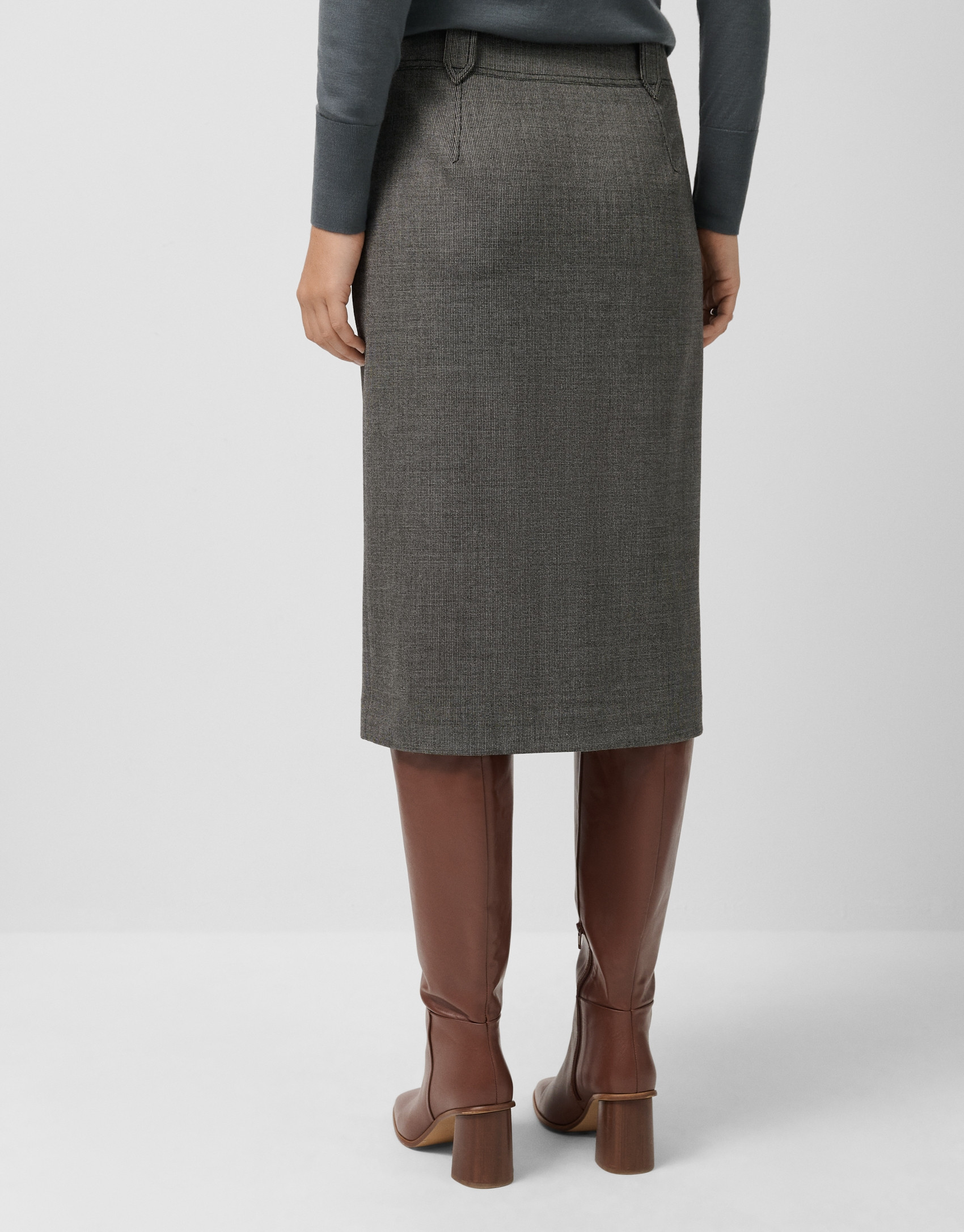 Skirt with grey micro-patterned front pleat | Roberto Verino