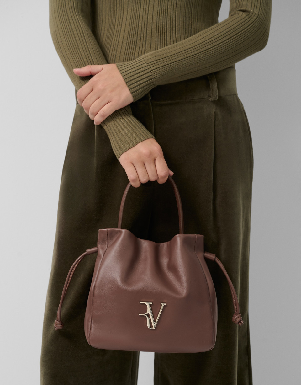 Daniela Midi brown leather handbag - Gift Guide | Roberto Verino