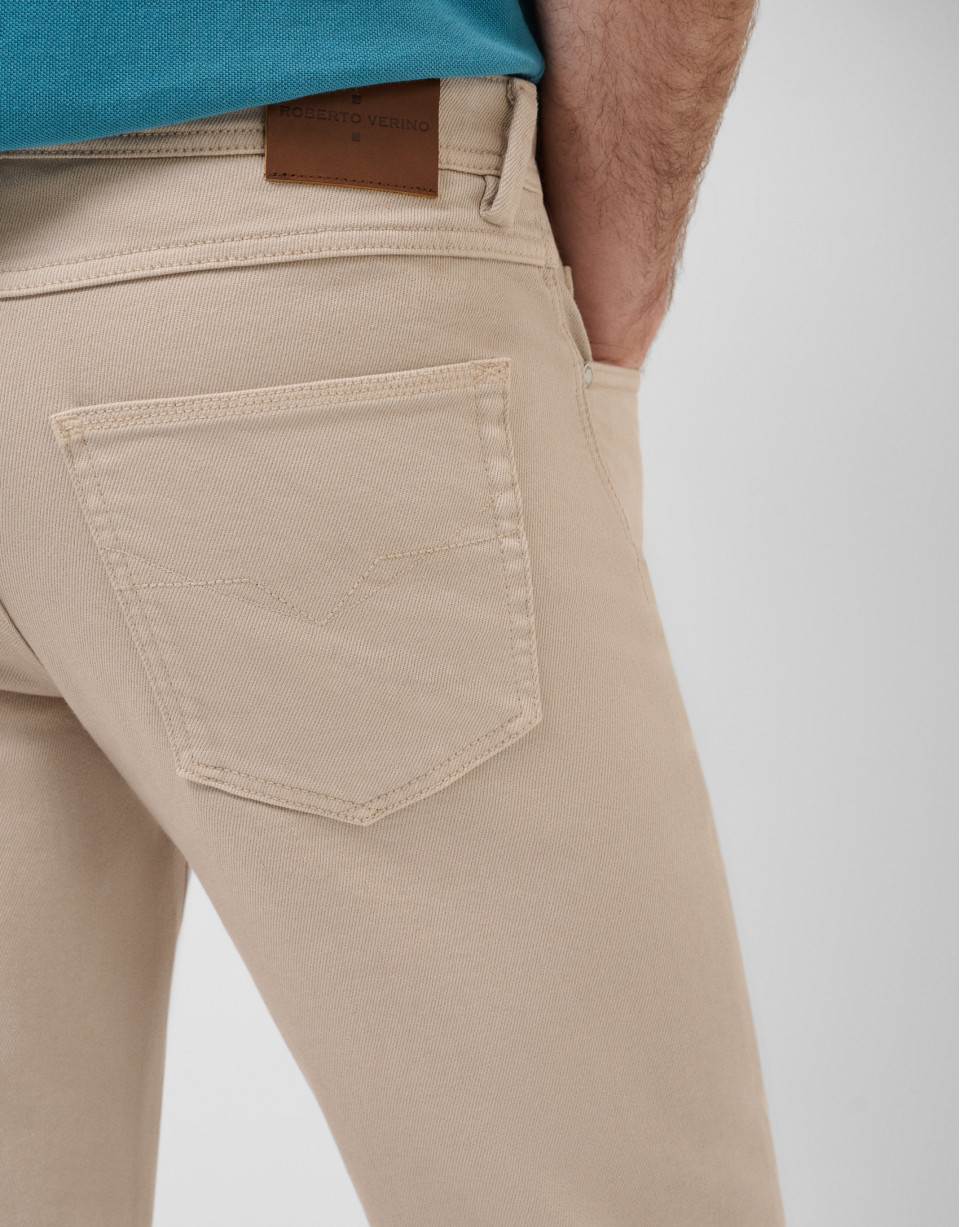 Pantalón cinco bolsillos sarga tintada beige | Roberto Verino