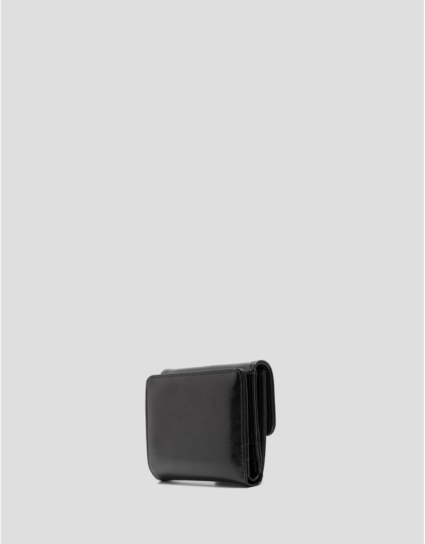 Margot Mini wallet in black crackled leather | Roberto Verino