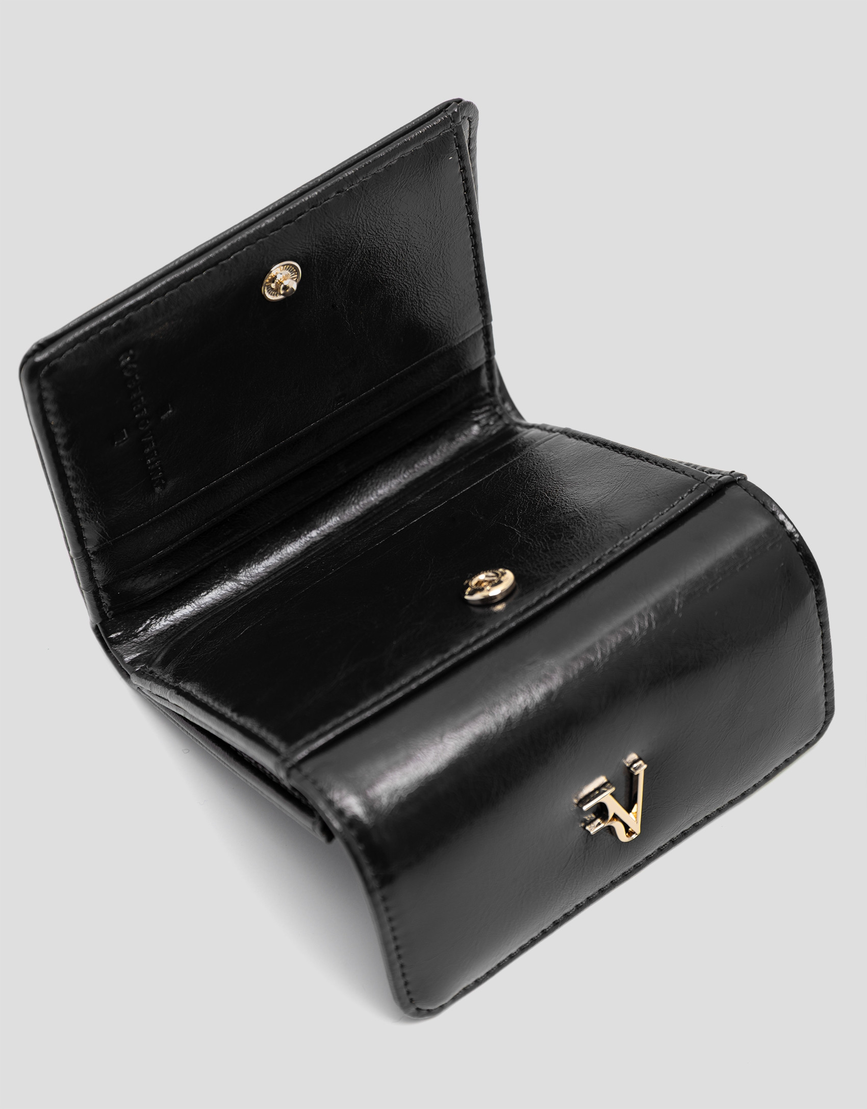 Margot Mini wallet in black crackled leather | Roberto Verino