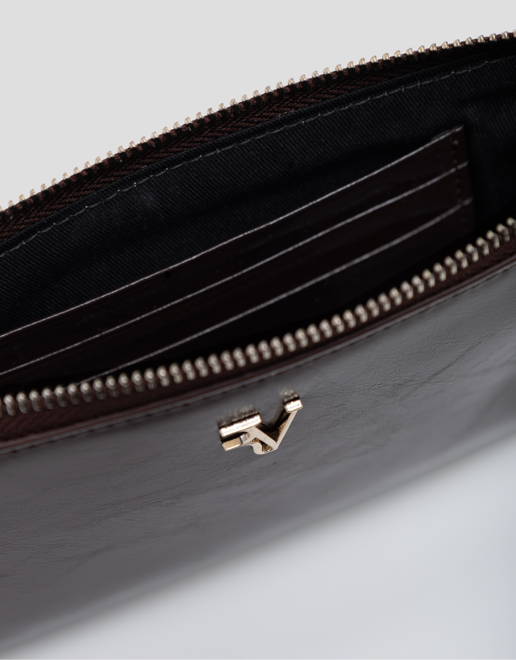 Margot burgundy crackled leather chain wallet | Roberto Verino
