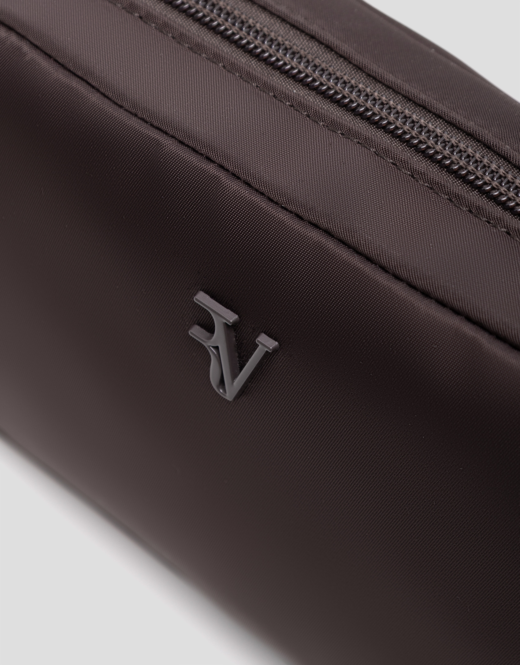 Violeta brown nylon toiletries bag - Woman | Roberto Verino