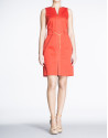Vestido de algodón rojo geranio con escote en V.