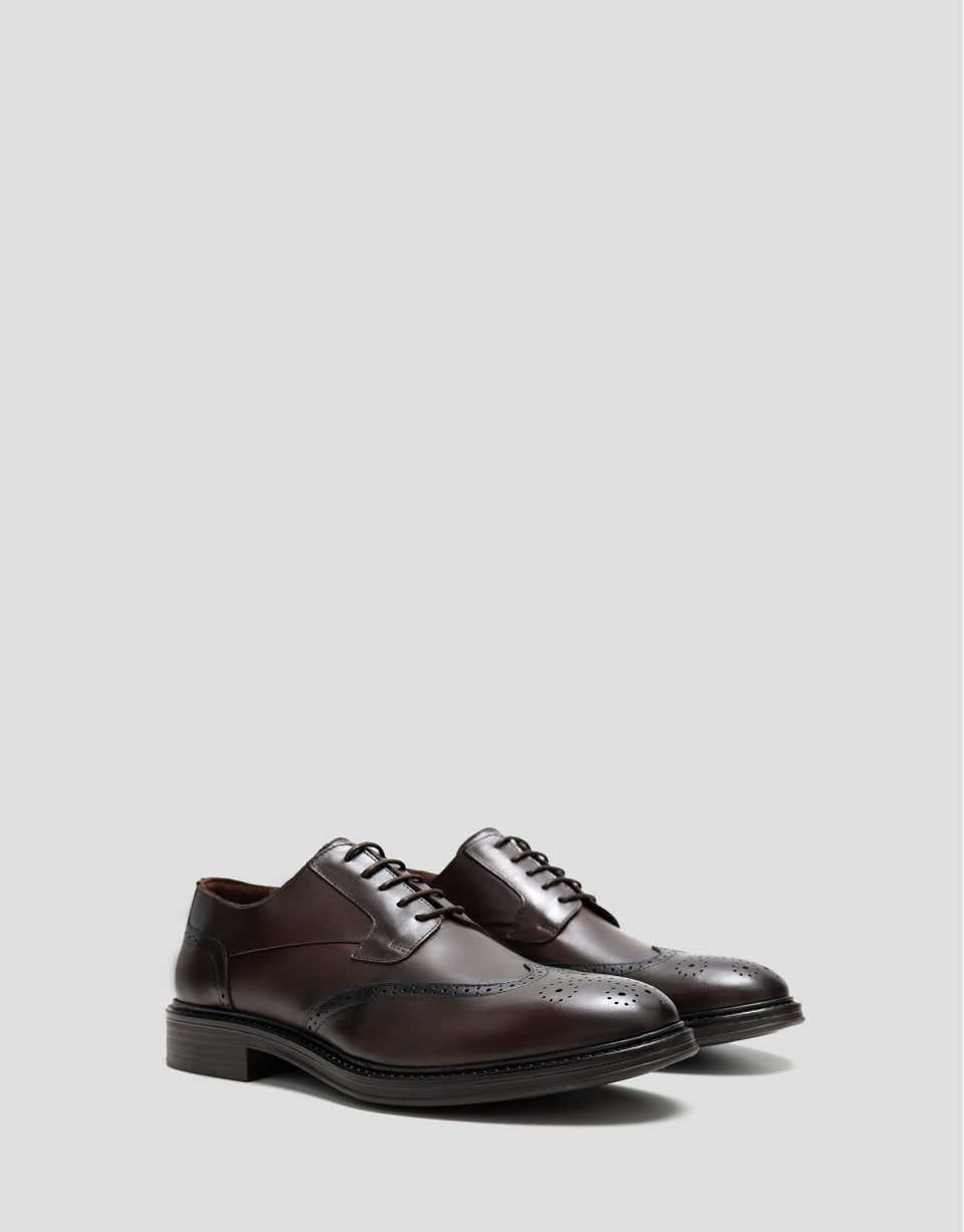 Zapato en piel marrón estilo blucher picados | Roberto Verino
