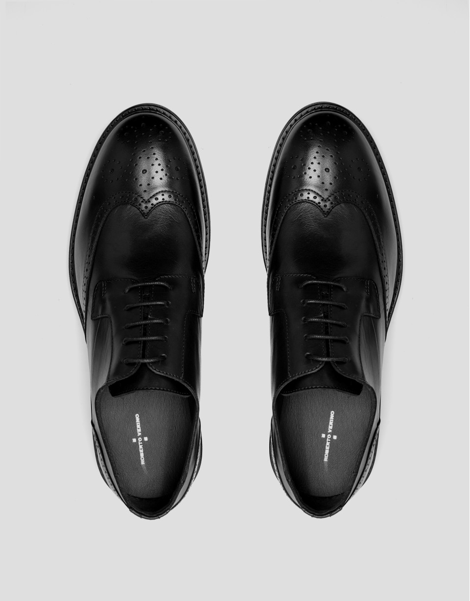 Zapato en piel negro estilo blucher picados | Roberto Verino