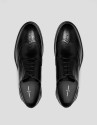 Zapato en piel negro estilo blucher picados | Roberto Verino