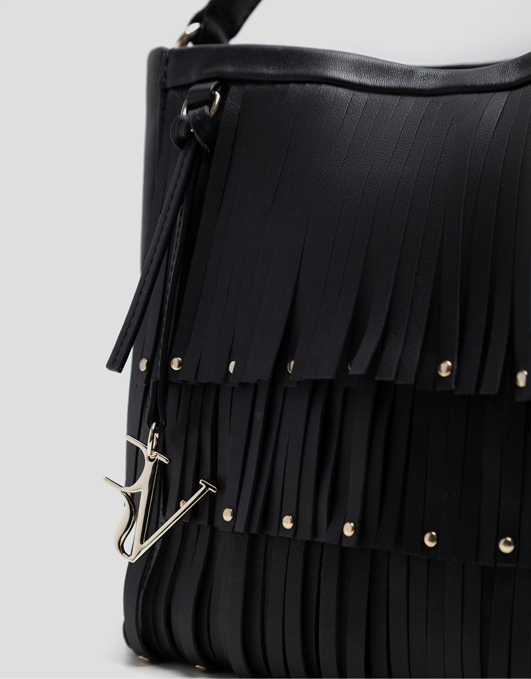 Chloe black leather bucket bag with fringing | Roberto Verino