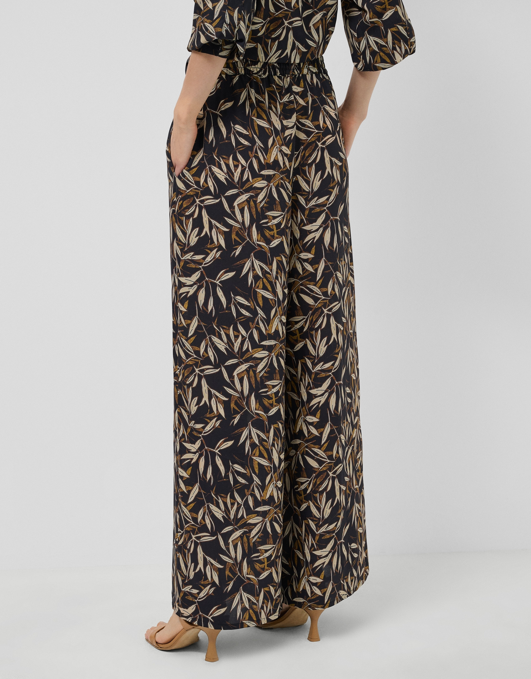 Brown leaf print crepe palazzo trousers - Woman | Roberto Verino