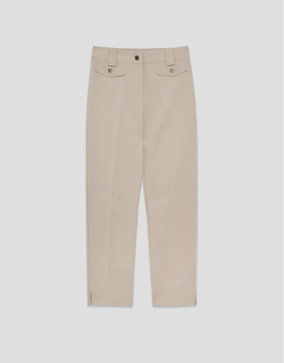 Pantalón con tapetas en tejido técnico beige | Roberto Verino