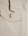 Pantalón con tapetas en tejido técnico beige | Roberto Verino