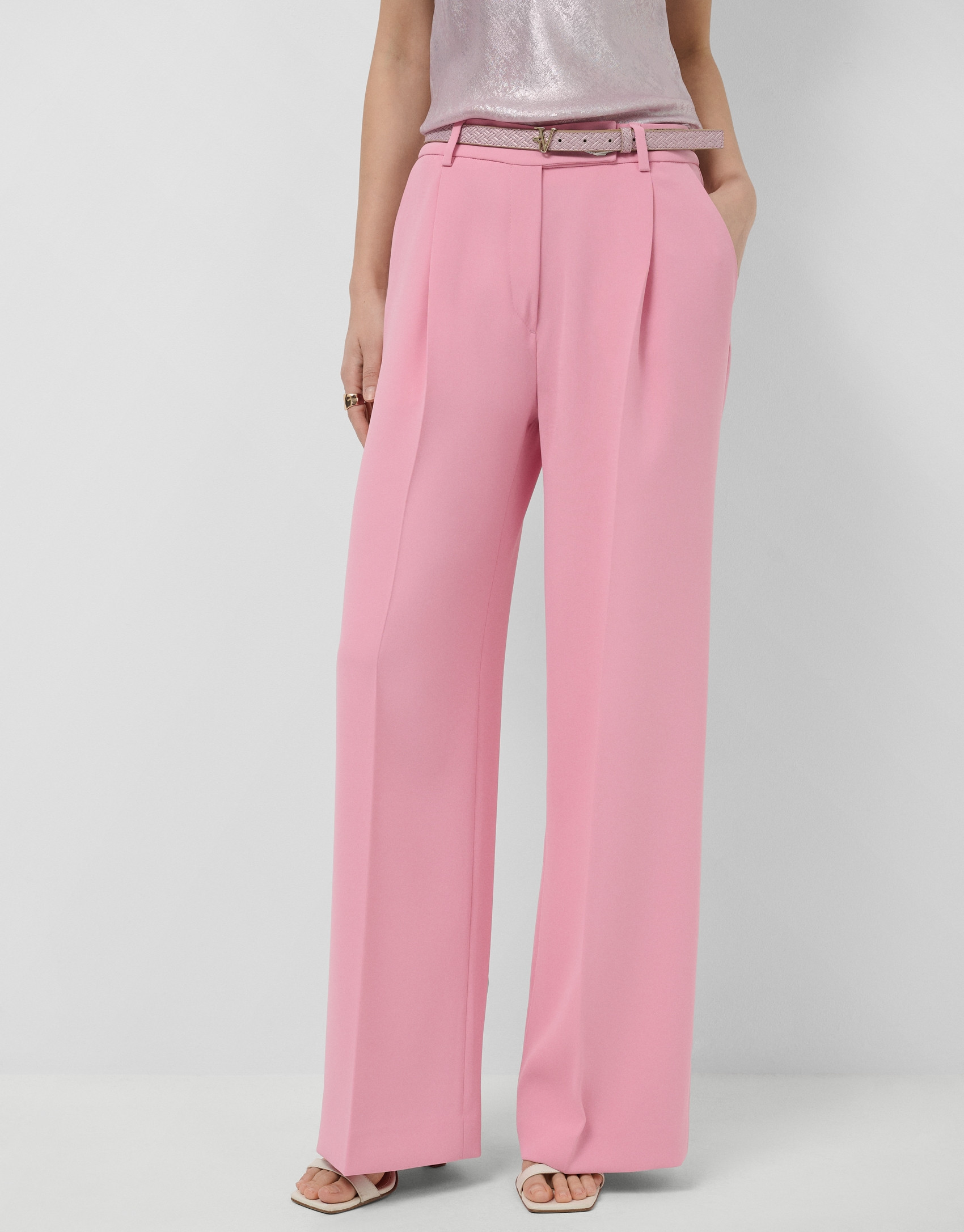 Straight trousers with pink crepe pleats | Roberto Verino