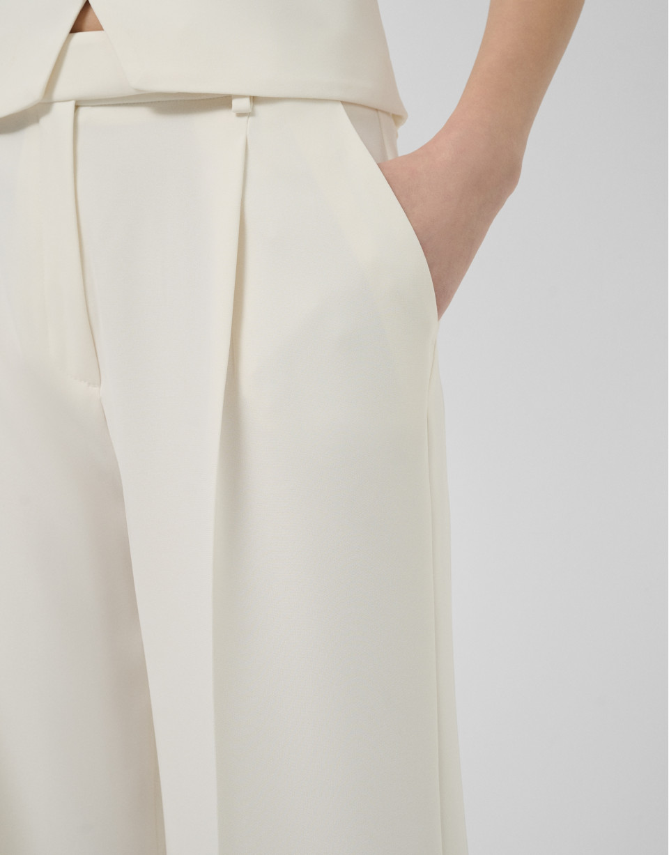 Pantalón recto con pinzas crepé crudo - Mujer | Roberto Verino
