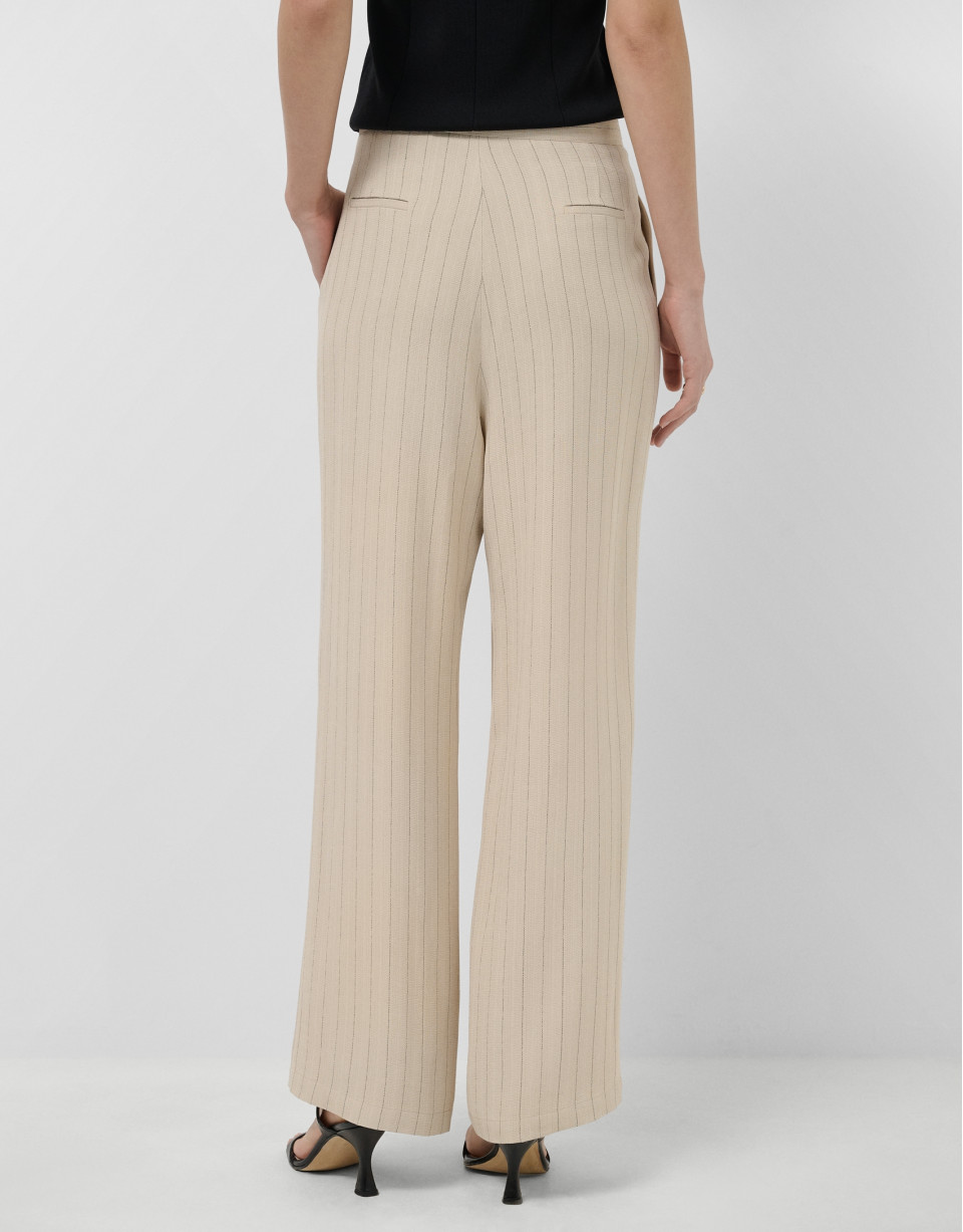 Pantalón con pliegues beige con raya ... | Roberto Verino