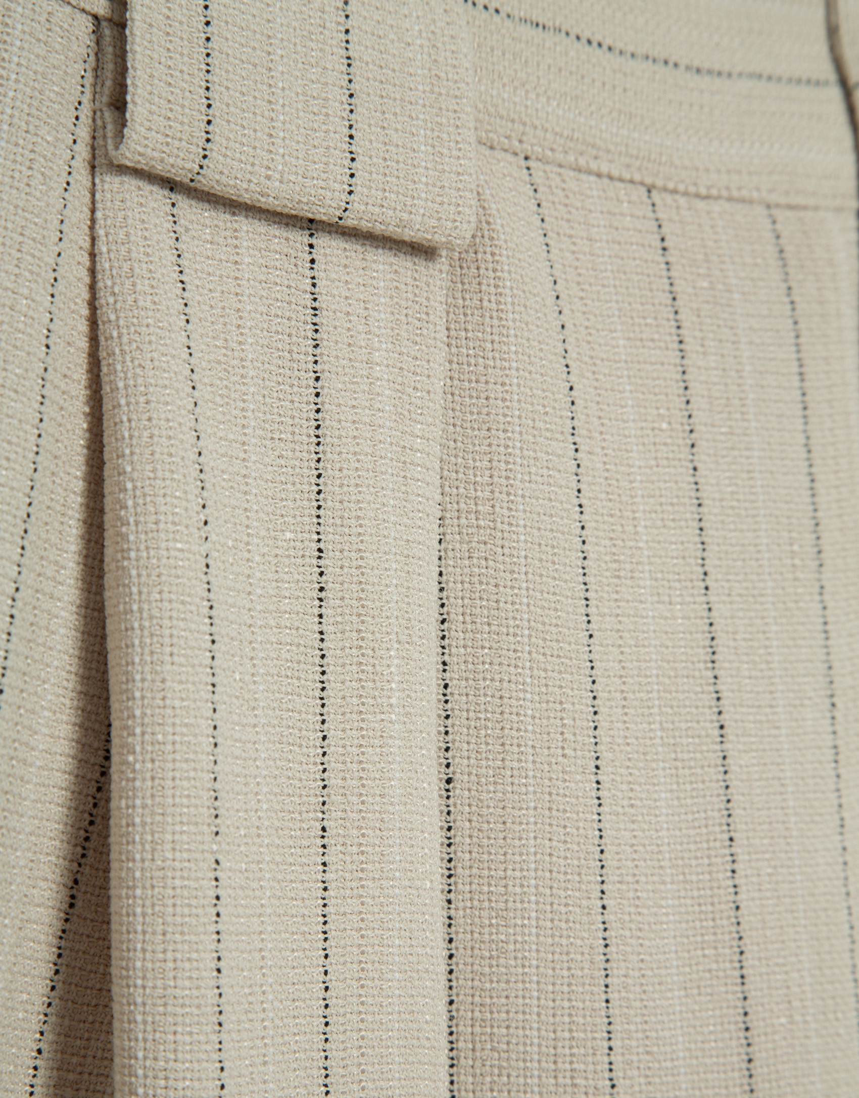 Pantalón con pliegues beige con raya ... | Roberto Verino