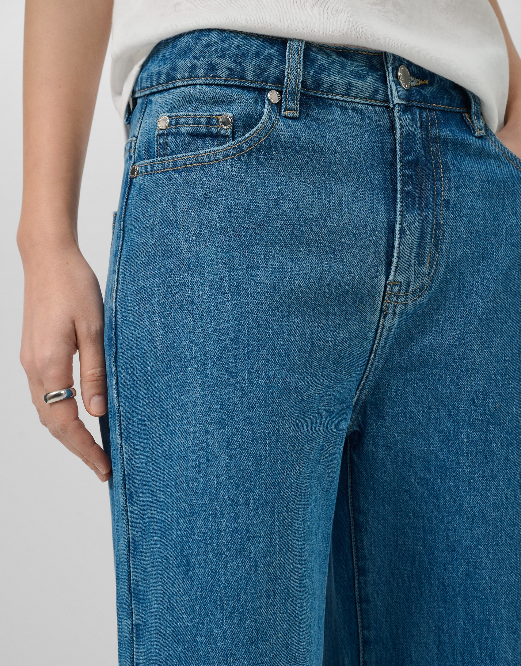 Wide blue jeans with customised waistband | Roberto Verino
