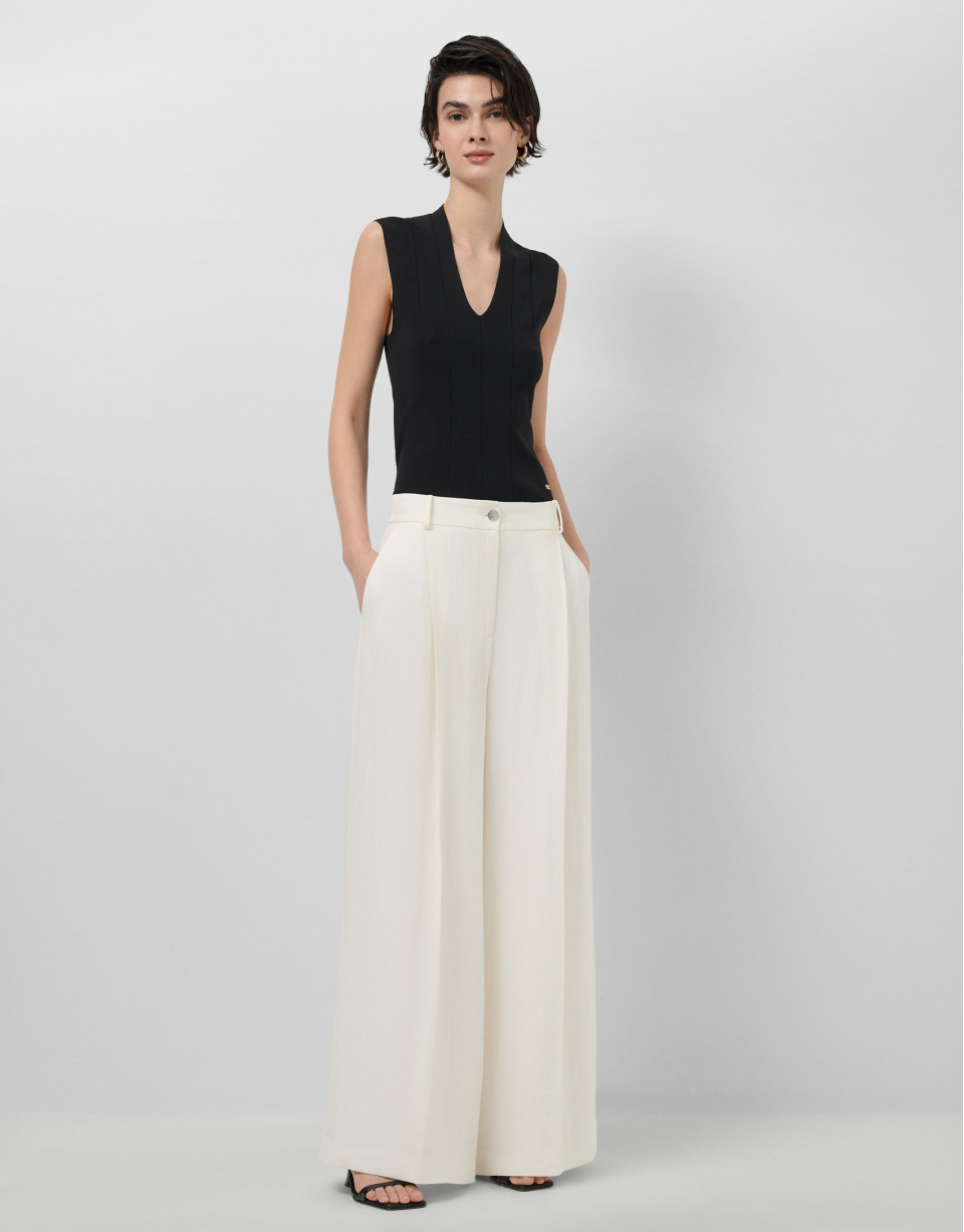 Wide-leg trousers with pleats in off-white ... | Roberto Verino