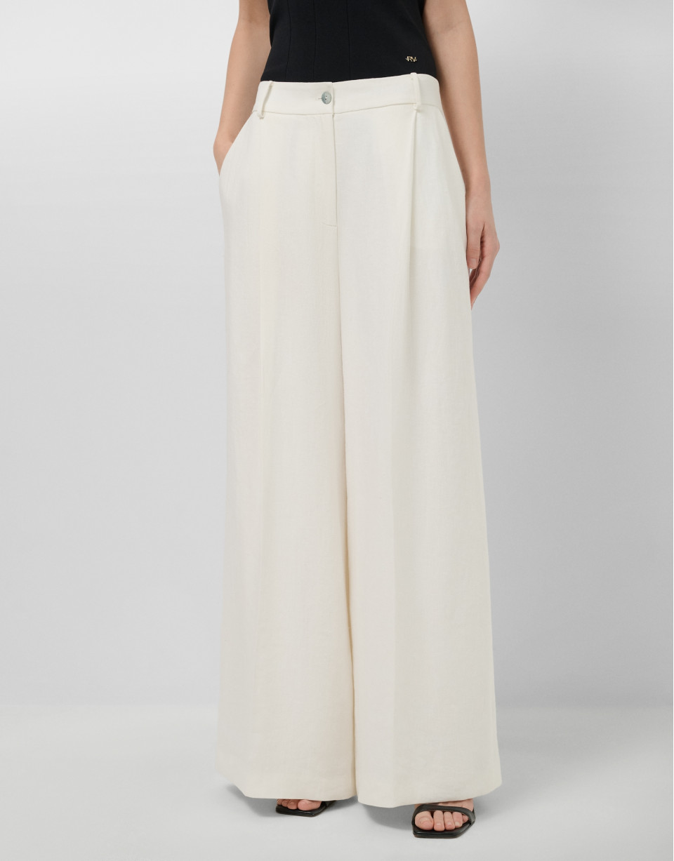 Wide-leg trousers with pleats in off-white ... | Roberto Verino