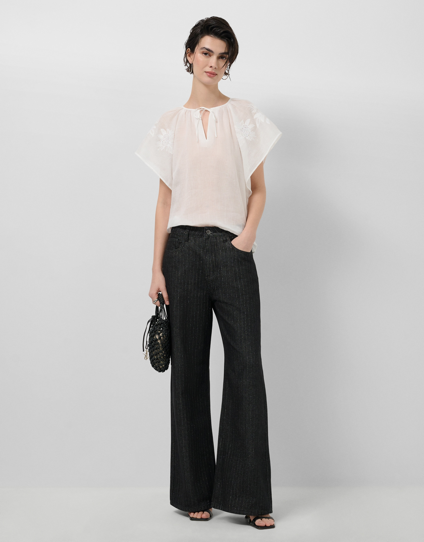 Blusa ramio blanco con bordado floral - Mujer | Roberto Verino