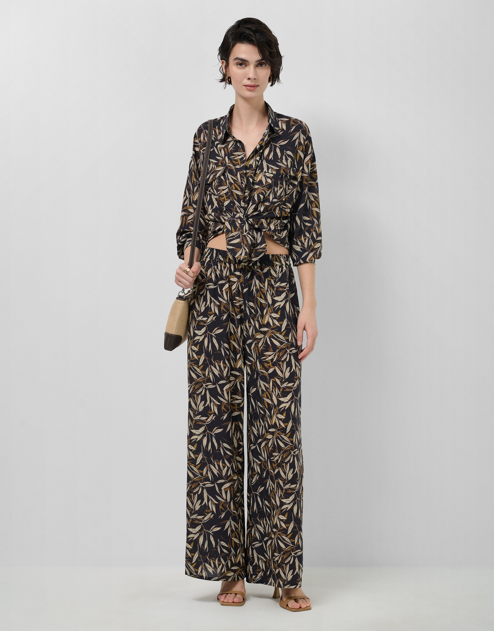 Oversized blouse in brown leaf print crepe | Roberto Verino