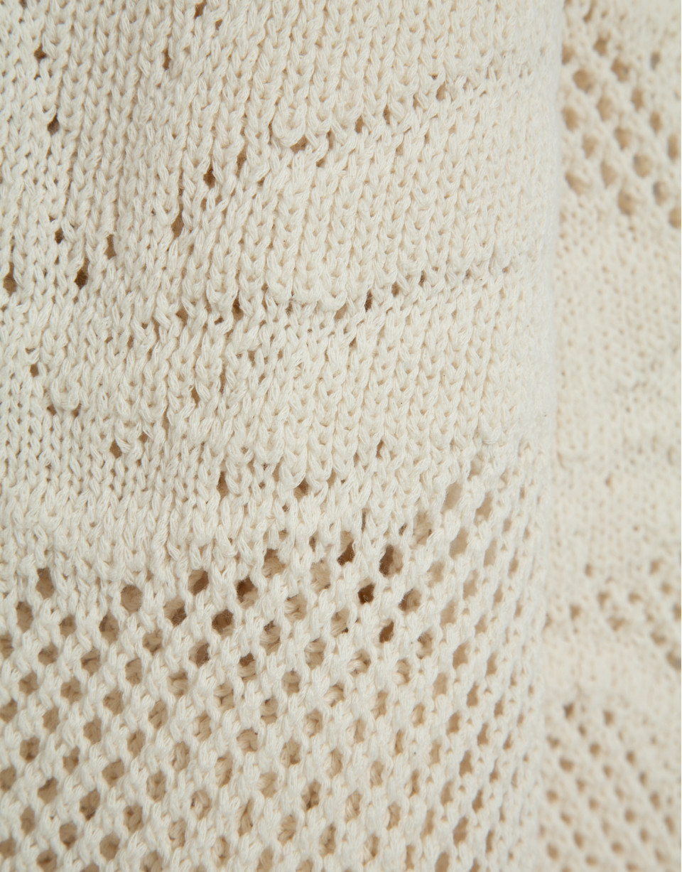Chaqueta larga beige con calados florales | Roberto Verino