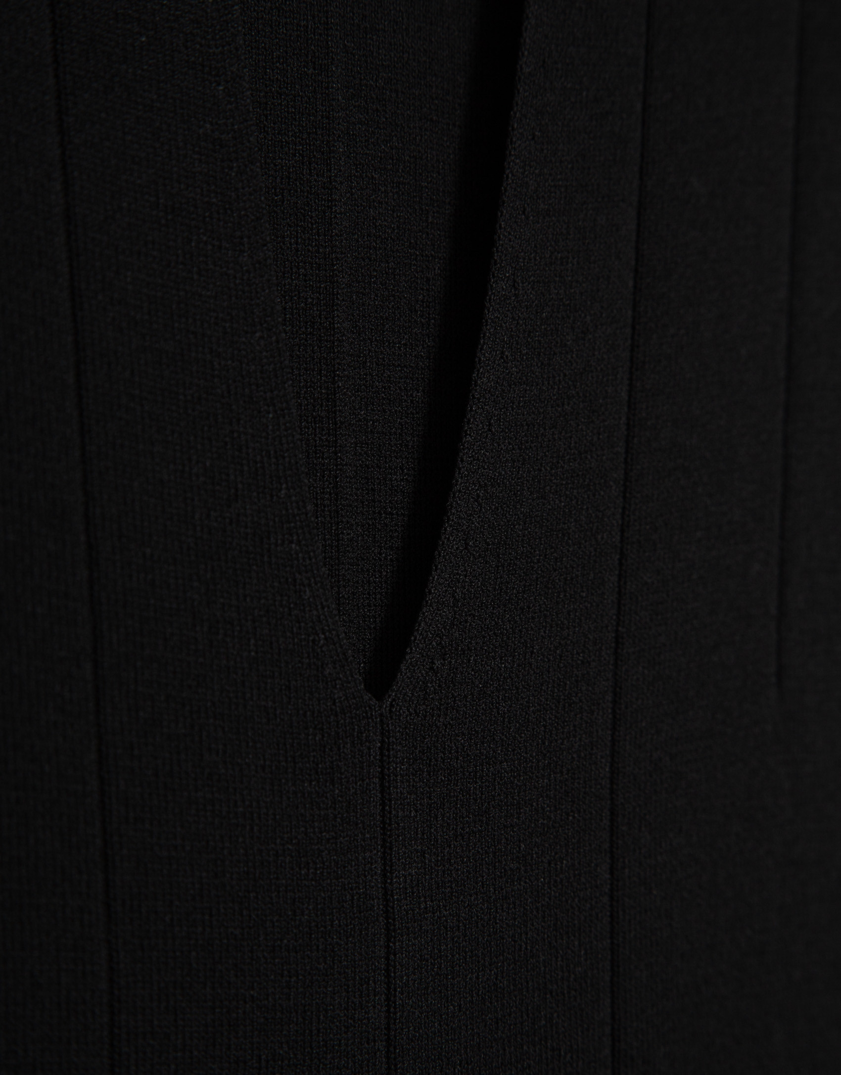 Black V-neck top in plain knit - Woman - SS2026 | Roberto Verino
