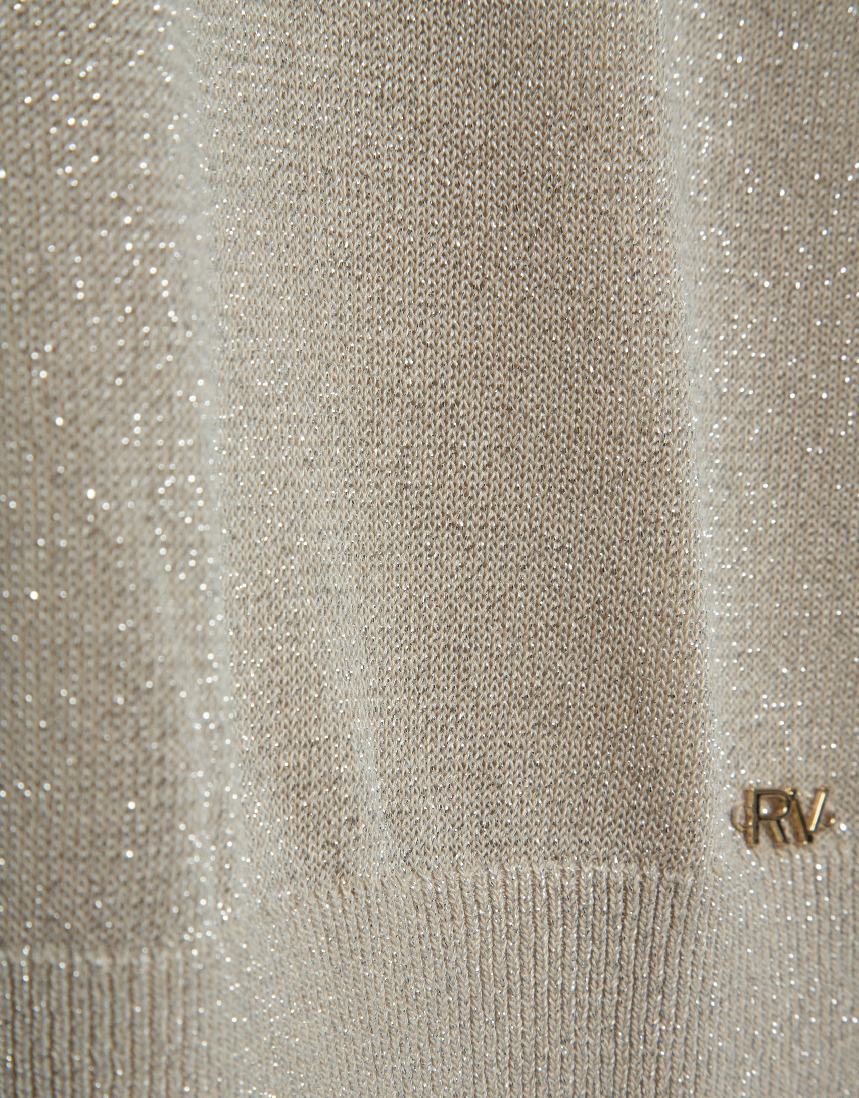 Jersey fino cuello pico beige - Mujer - PV2026 | Roberto Verino
