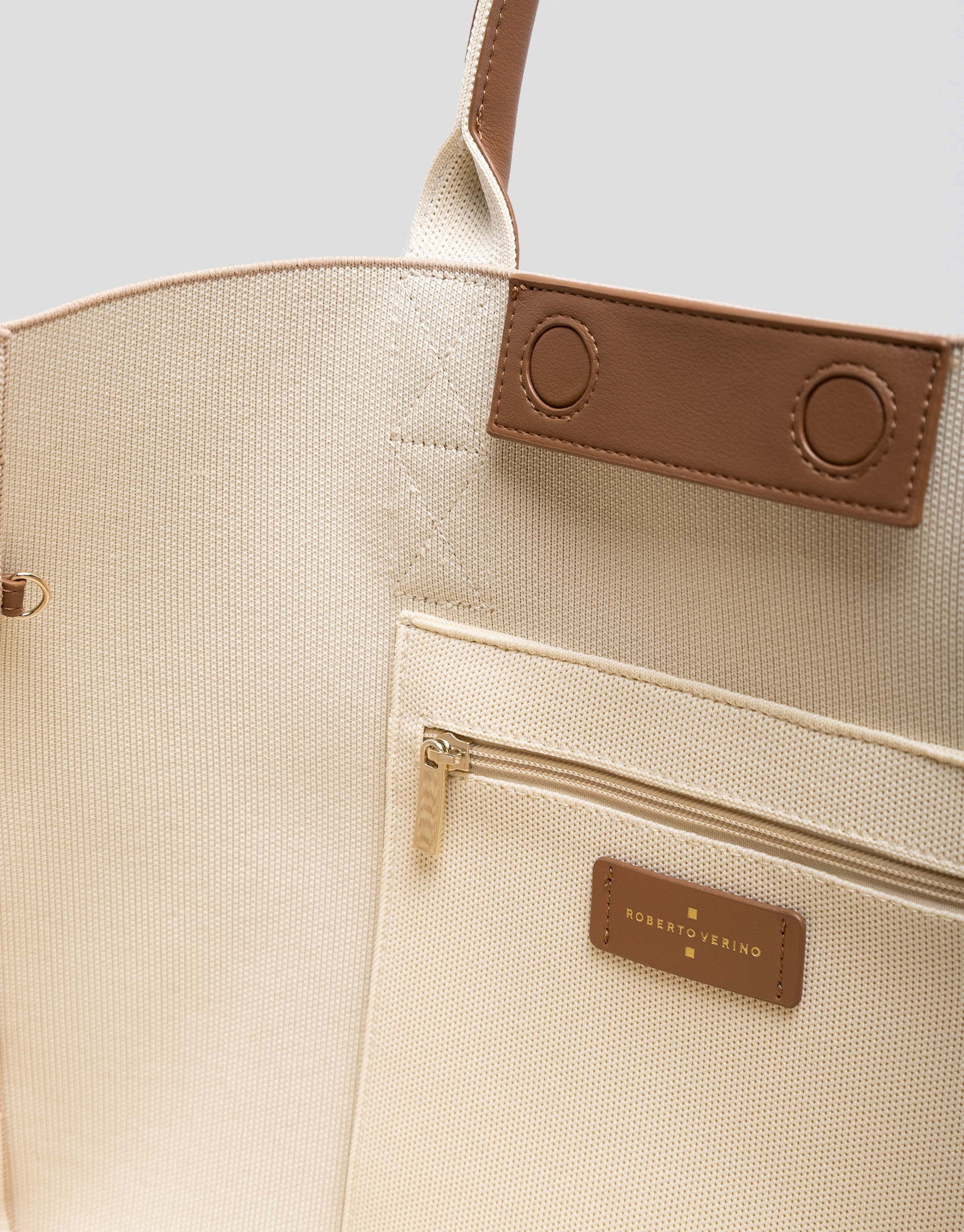 Zendaya Shopping XL beige knit shoulder bag | Roberto Verino