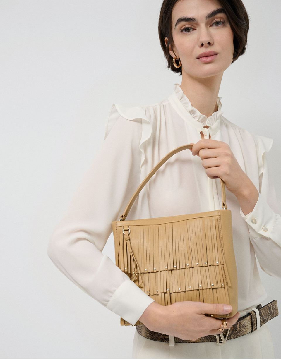 Chloe Bucket Bag in hazelnut leather with fringe | Roberto Verino
