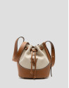 Bolso de hombro Iera Bucket lona y piel cámel | Roberto Verino