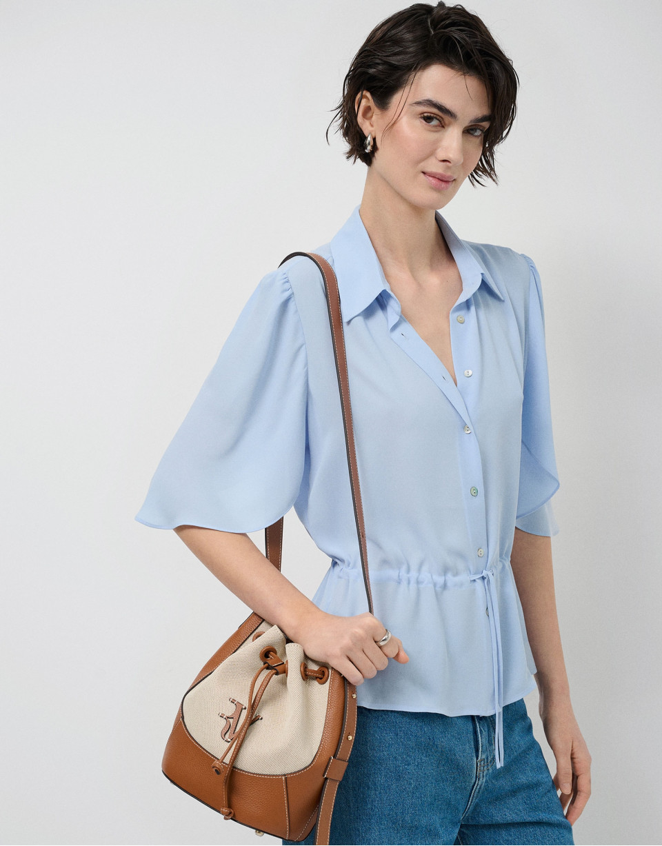 Bolso de hombro Iera Bucket lona y piel cámel | Roberto Verino