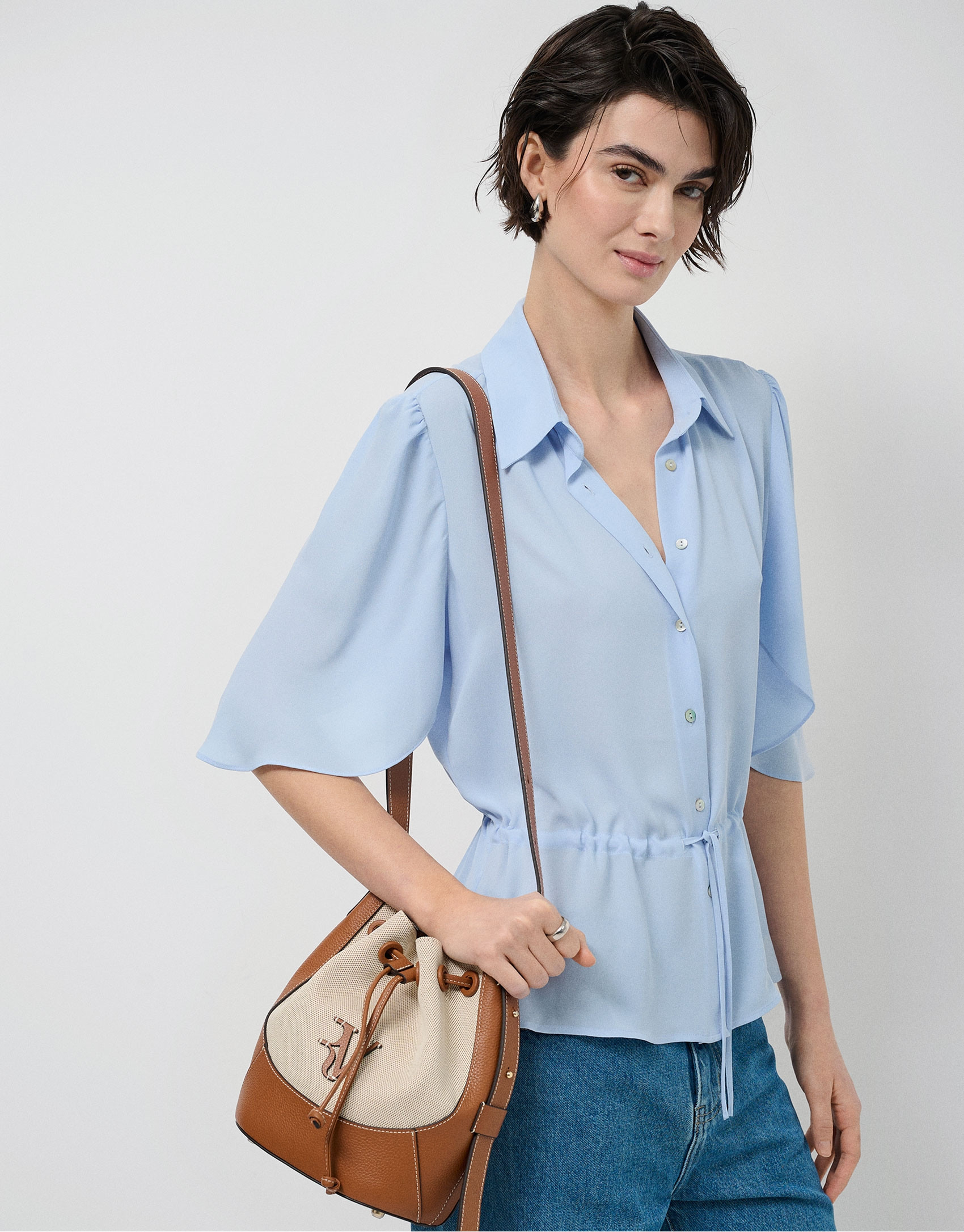 Iera Bucket shoulder bag in canvas and camel ... | Roberto Verino