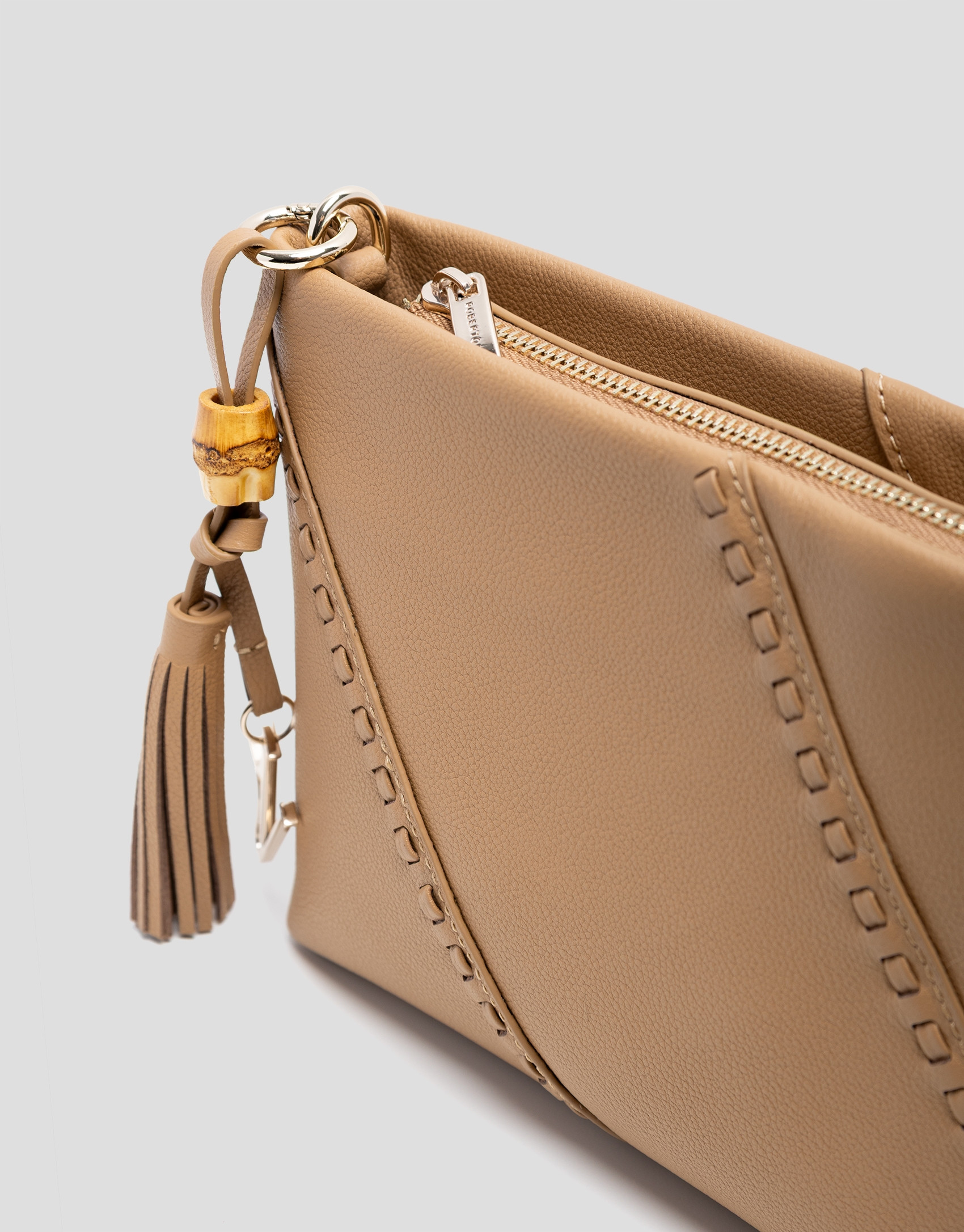 Bolso bandolera Clara Messenger piel cámel | Roberto Verino