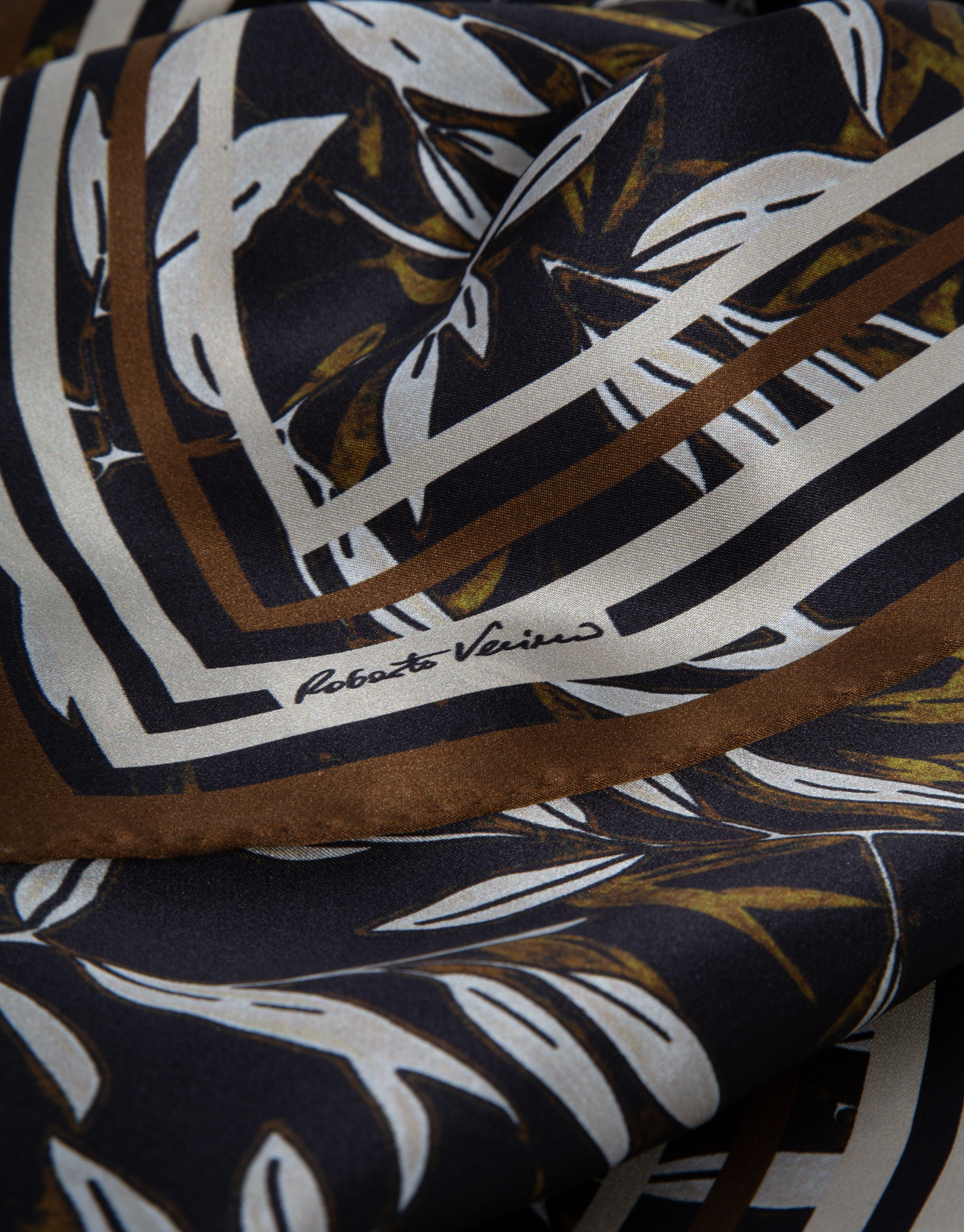 Black and camel silk scarf with plant print | Roberto Verino