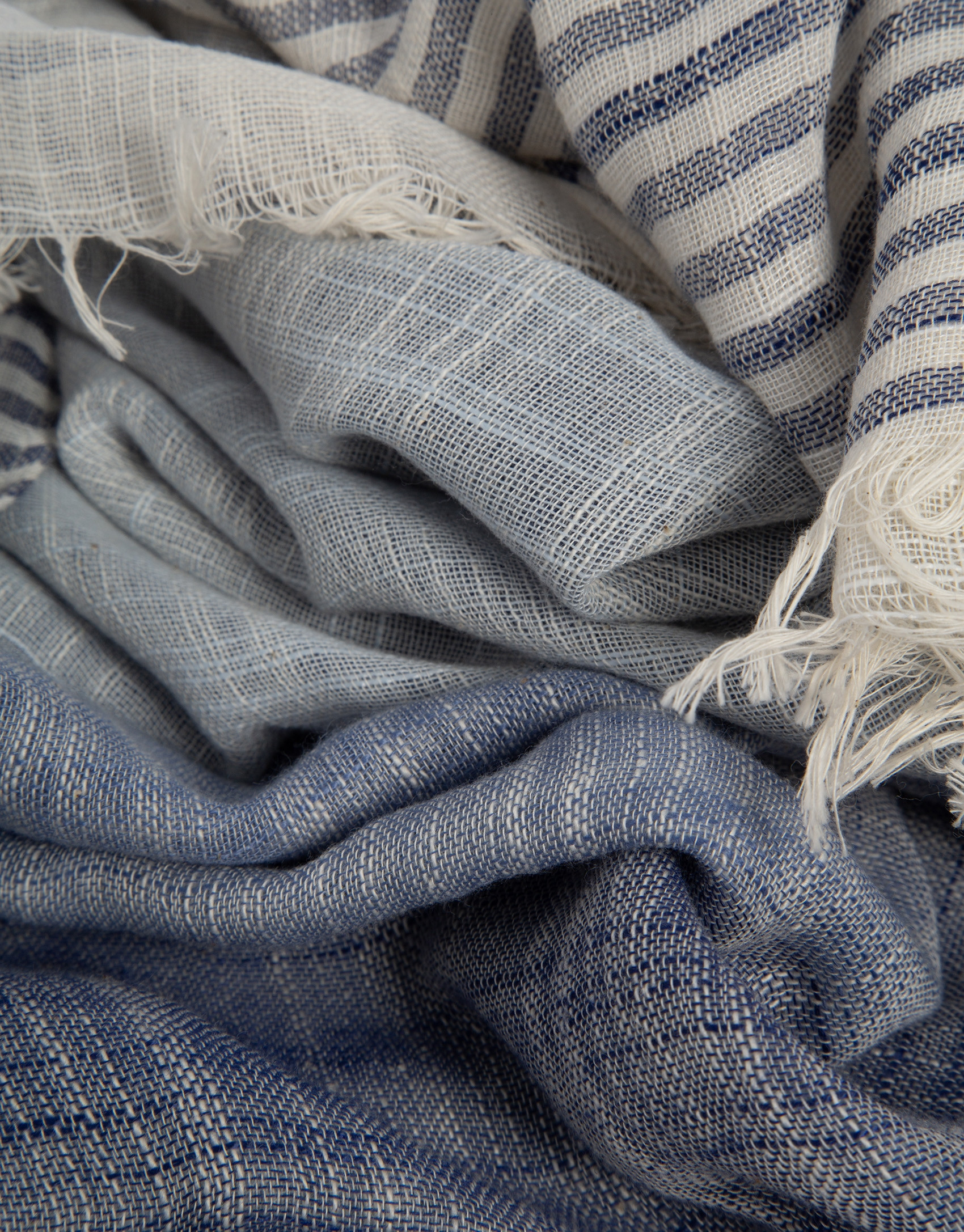 Ink blue and white striped scarf - Man - SS2026 | Roberto Verino