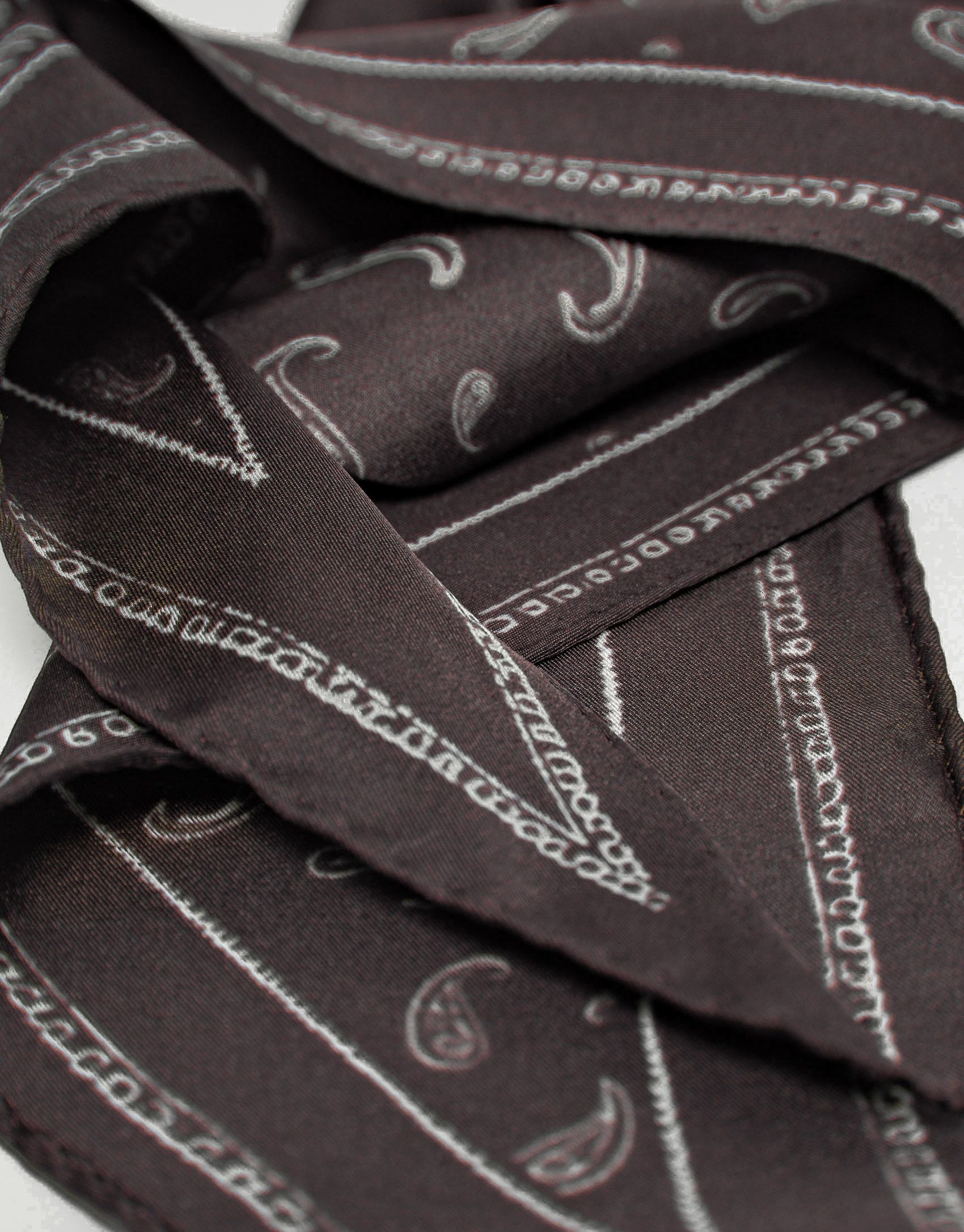 Bandana triangular seda marrón cachemires ... | Roberto Verino