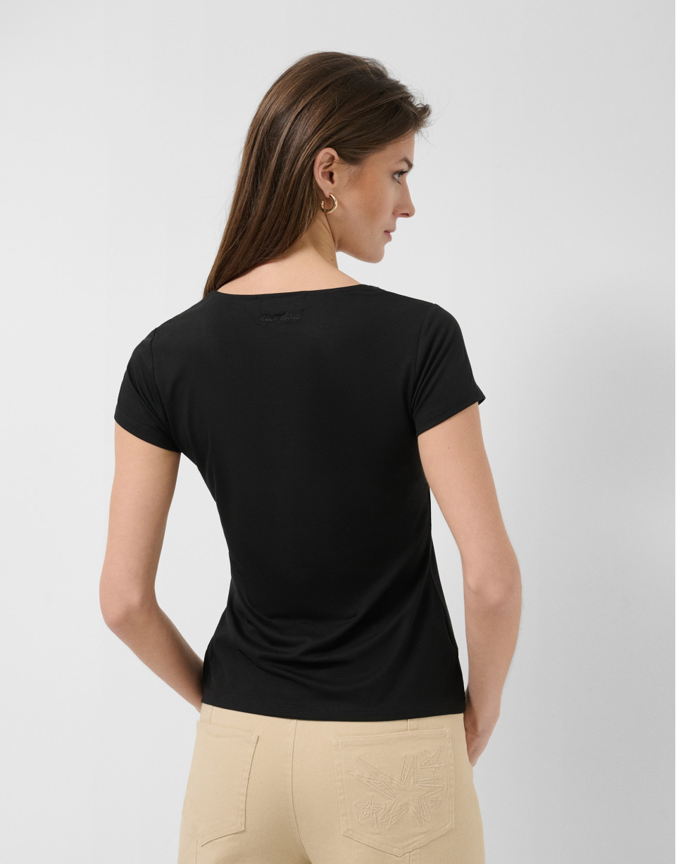 Camiseta manga corta escote bordado negra | Roberto Verino