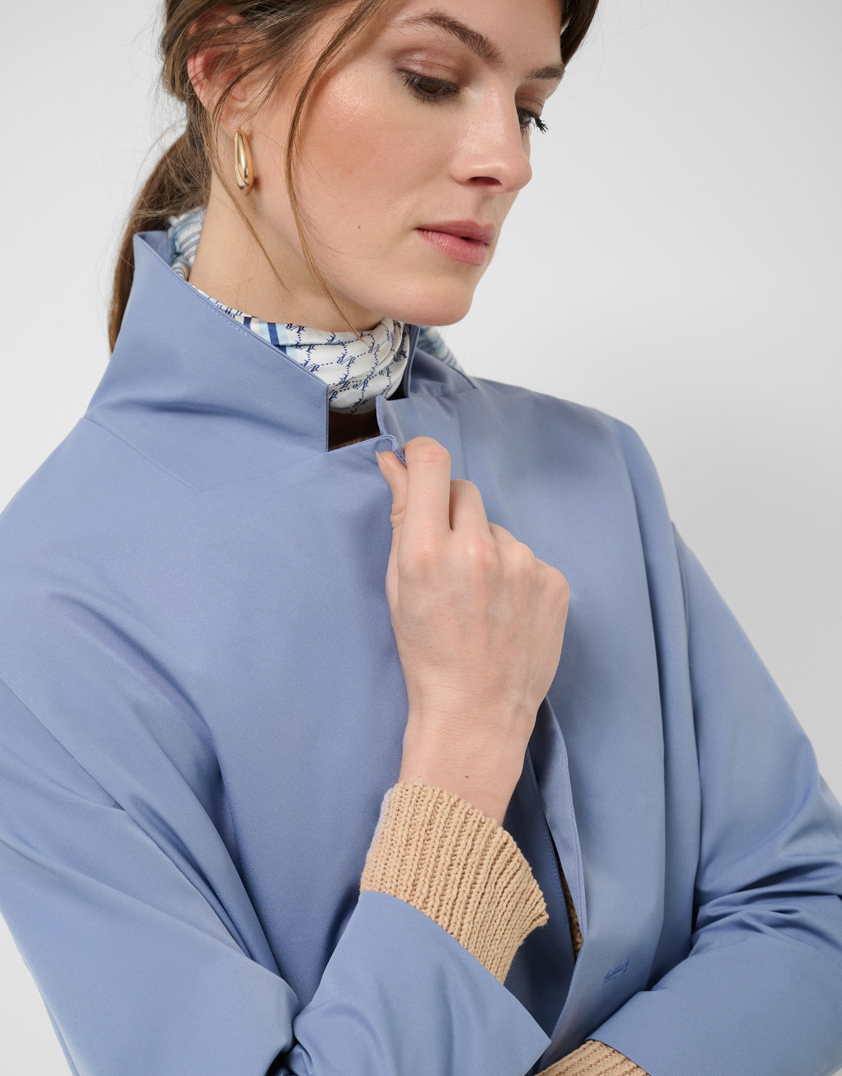 Abrigo gabardina oversize azul - Mujer - PV2026 | Roberto Verino